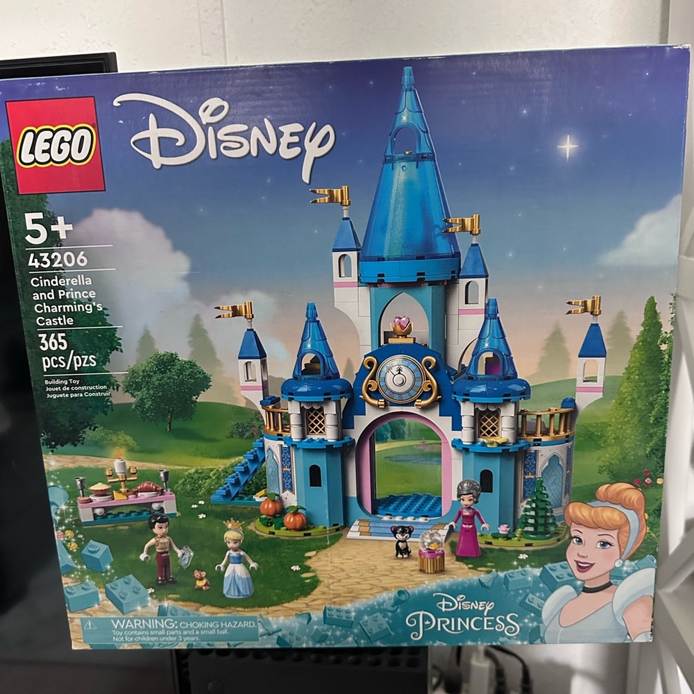 New/Sealed LEGO Disney Princess Cinderella Prince Charming Castle 43206